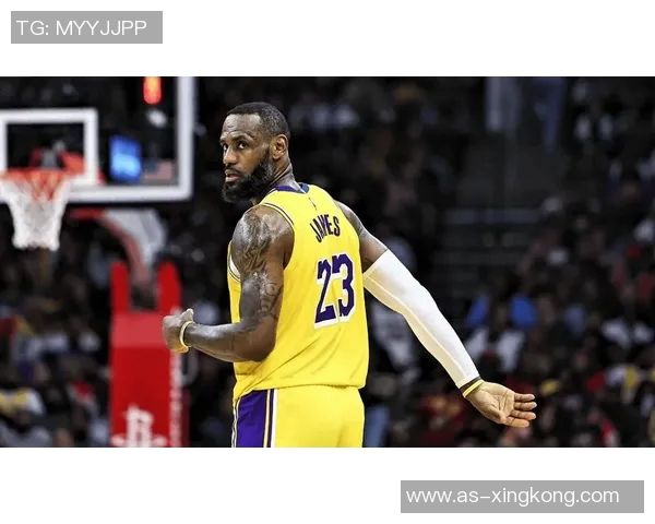 逆境中詹姆斯独揽36分队友失常卡佩拉拼尽全力保住最后尊严